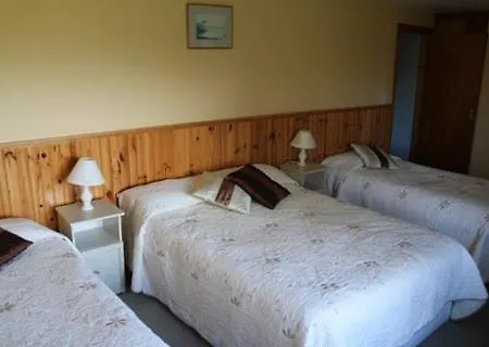 Decourcey's Hazelbrook Farmhouse 3*