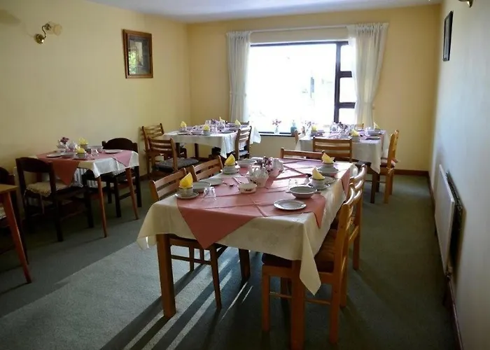 Decourcey's Hazelbrook Farmhouse Couette-café Cleggan