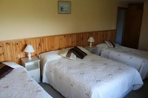 Decourcey's Hazelbrook Farmhouse 3*